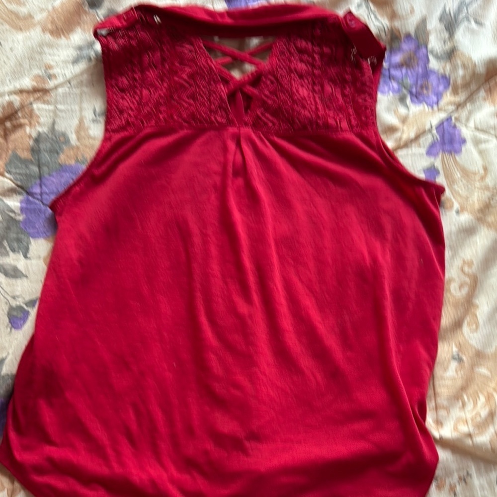 No Boundaries Red Sleeveless Button Down Blouse - Picture 5 of 7